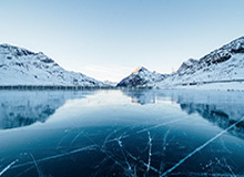 蜜桃传媒深度揭秘：热点事件风波背后，主持人在后台的角色极其令人意外